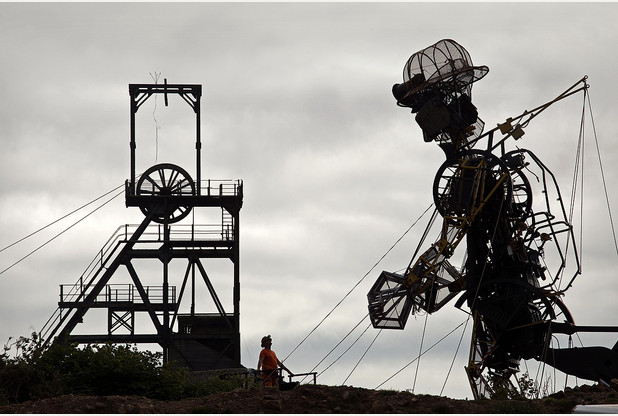 Man Engine and head gear at Geevor.