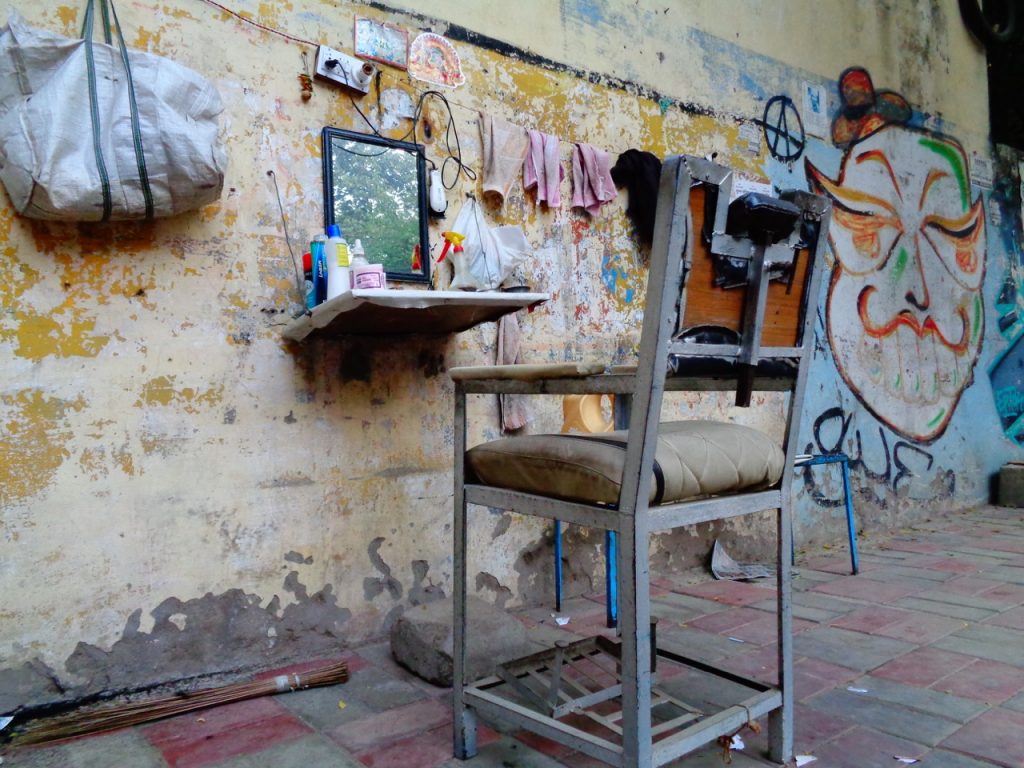A street barber in the Defence Colony, Delhi.